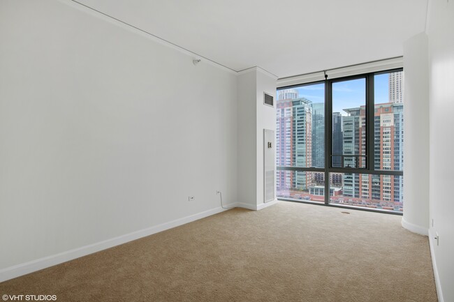 Building Photo - 450 E Waterside Dr