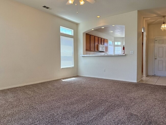 Building Photo - Move in Ready 3/2