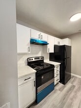Building Photo - 7945 Kingsmead Way