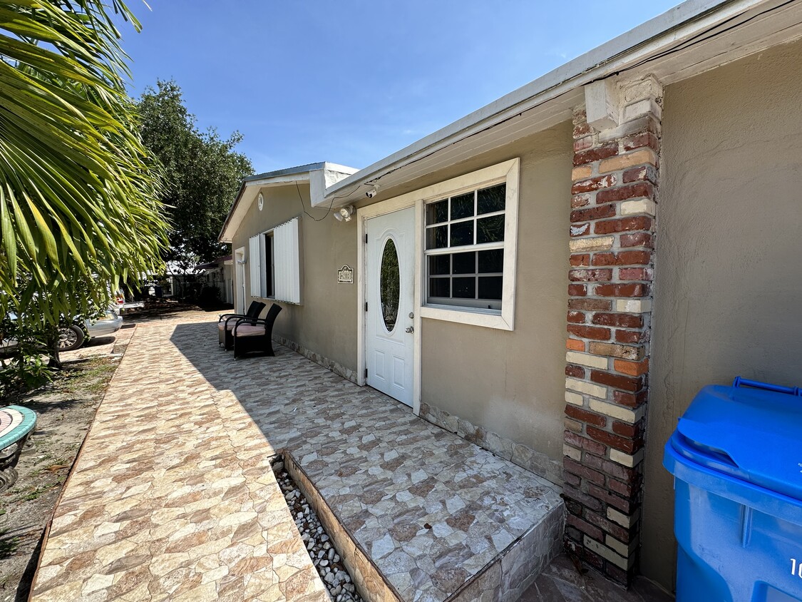 Foto principal - 4200 SW 33rd St