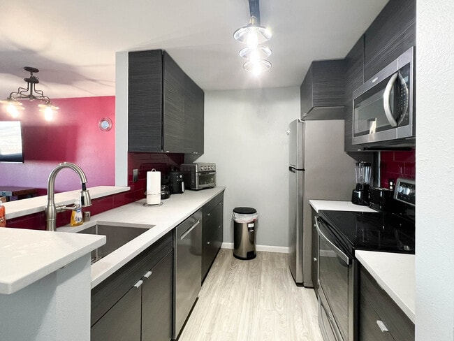 Building Photo - 201 Barrow St