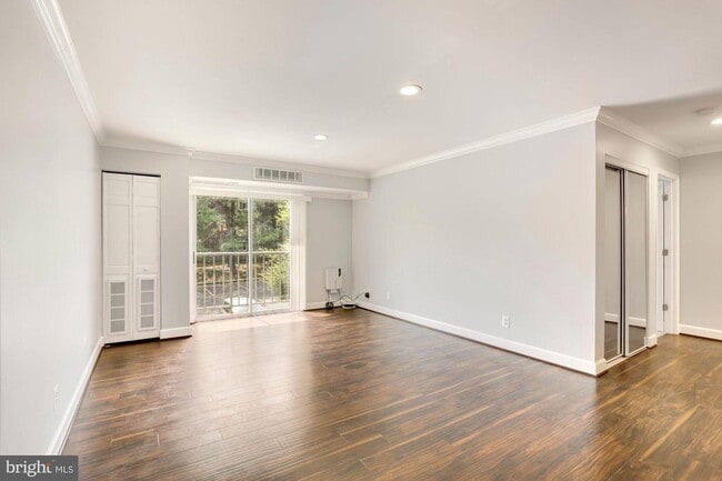 Building Photo - 440 E Cornell Dr