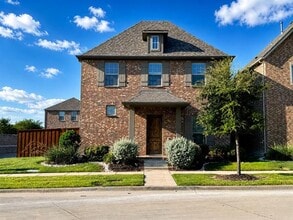 Building Photo - 1066 Fullerton Dr