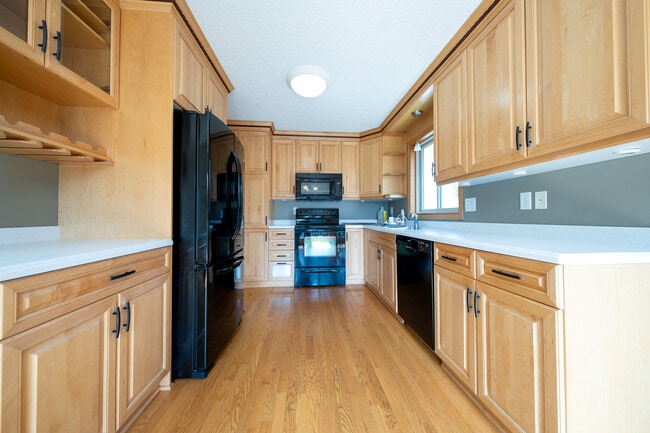 Building Photo - 1120 Westbury Path