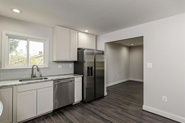 Building Photo - 106 Oakmere Road