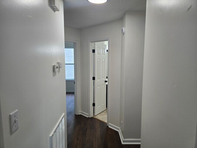 Foto del edificio - 118 Shady Maple Dr