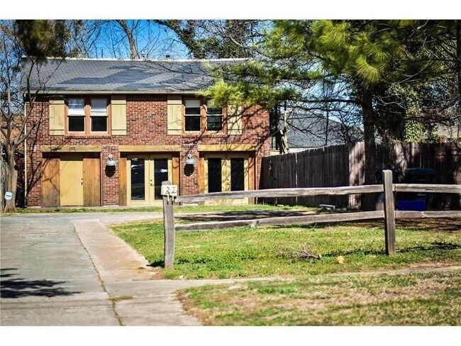 Foto del edificio - Unique with a Artsy Flare    2 Bed/1.5 Bath in Edgemere Park $995/month!