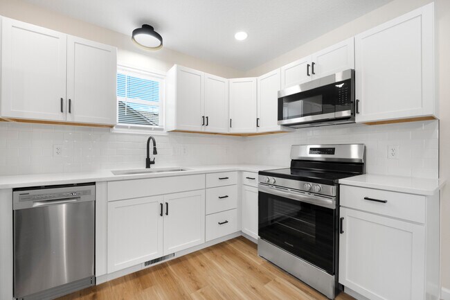 Foto del edificio - 7933 Basswood Pl