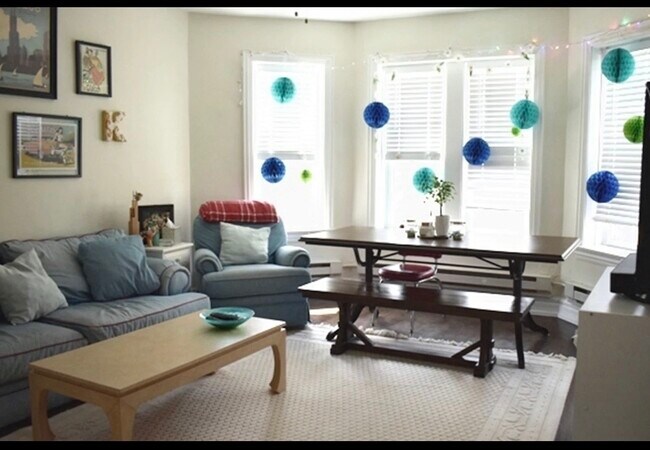 Foto del edificio - 3823 N Greenview Ave