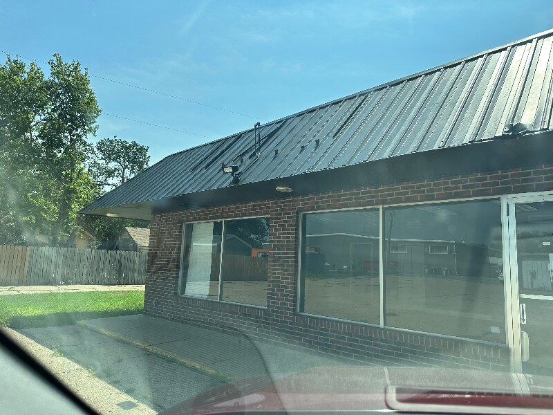 Primary Photo - 911 W Crawford St