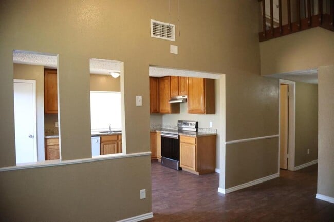 Building Photo - 2307 Edgedale Dr