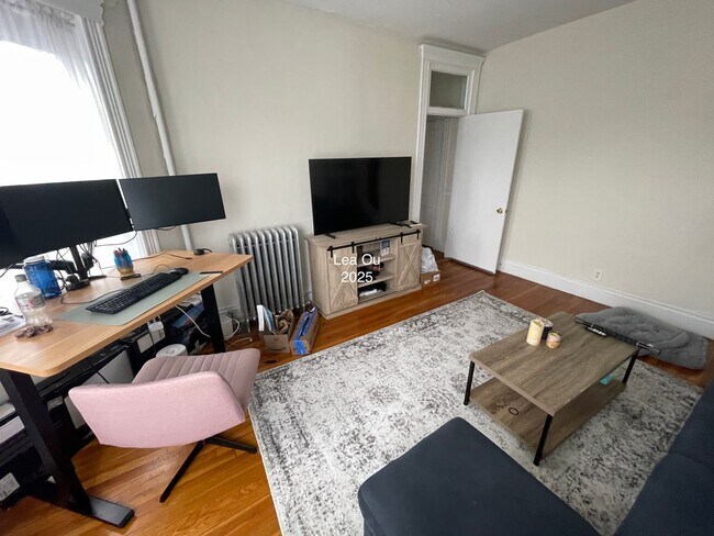 Building Photo - NO BROKER FEE! Available SEPT 1st in Allst...