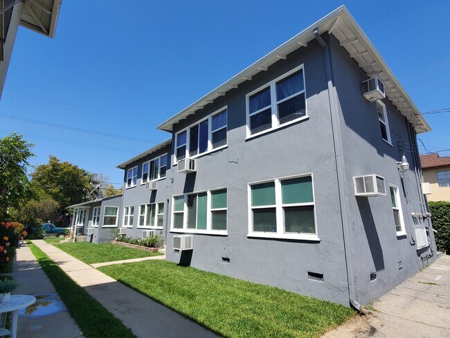 Side view - 5660 Kester Ave