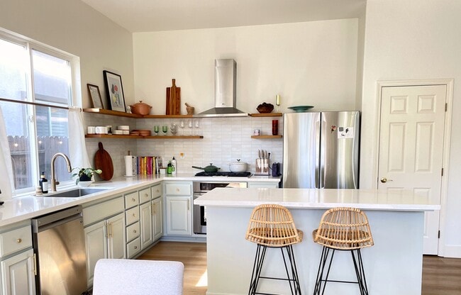 Building Photo - 4048 Clarewood Way