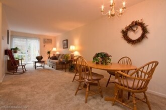 Gardner Lake Village photo'