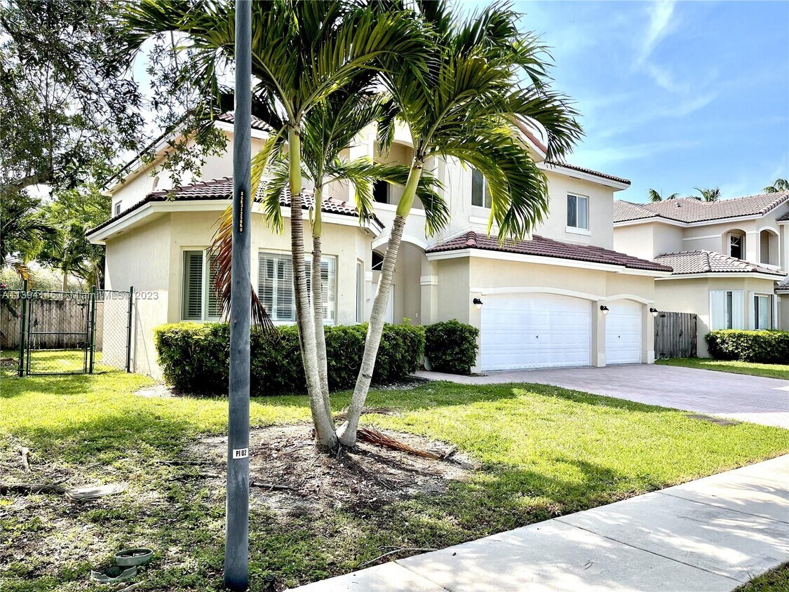 Foto principal - 2240 SE 19th Ave