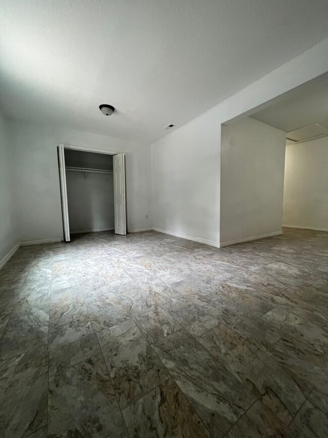 Foto del edificio - Completley Remodeled 4 Bedroom home availa...