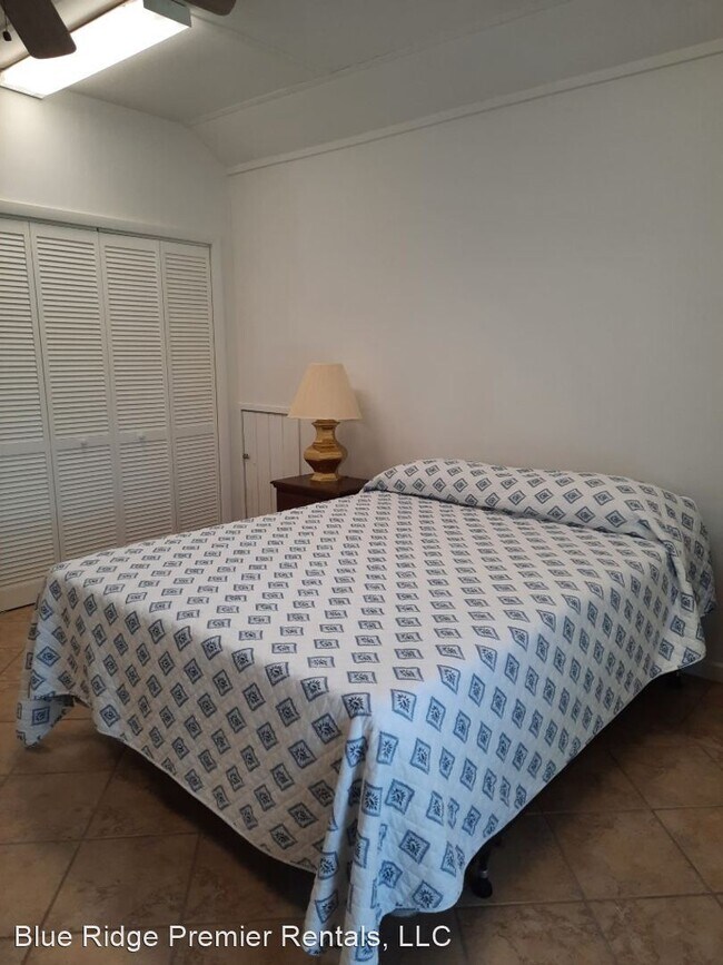 Foto del edificio - 222 Willow Bend Rd