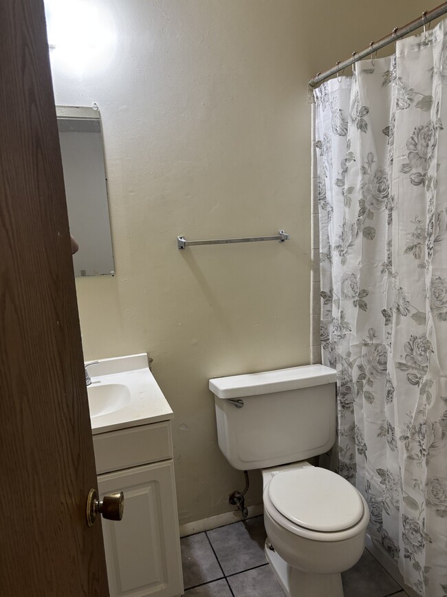 Building Photo - 205 Hummingbird Ln