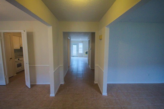 Building Photo - 768 Thicket Ln