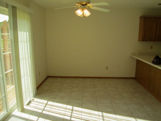 Foto del edificio - 746A Crawford Dr