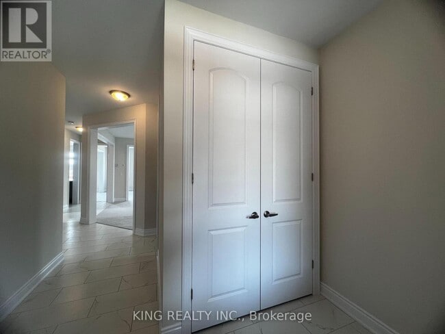 Building Photo - 3008 Sierra Dr
