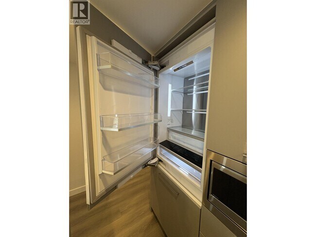 Photo du bâtiment - 6620 Sussex Ave