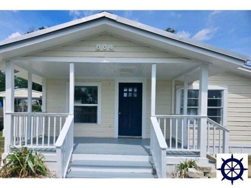 Primary Photo - 804 College Ave