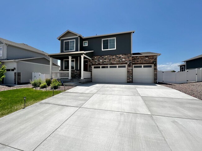 Building Photo - 4 Bed 3 Bath Available August 1st in Winds...