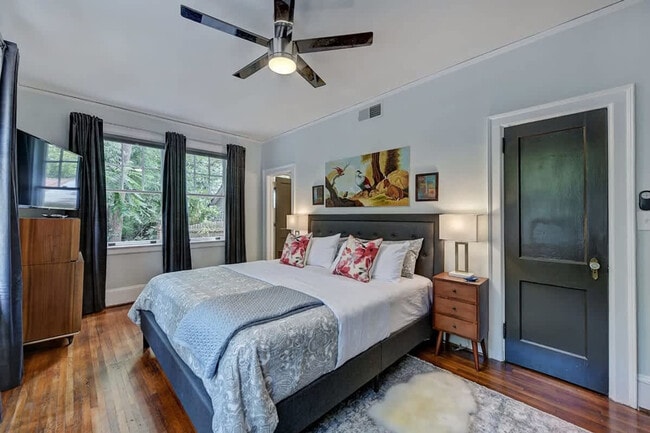 Building Photo - 518 Lamar Ave