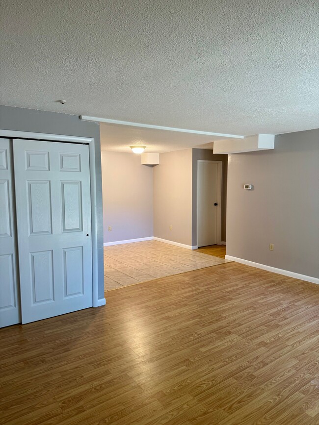 Building Photo - 4 Post Oak Ln