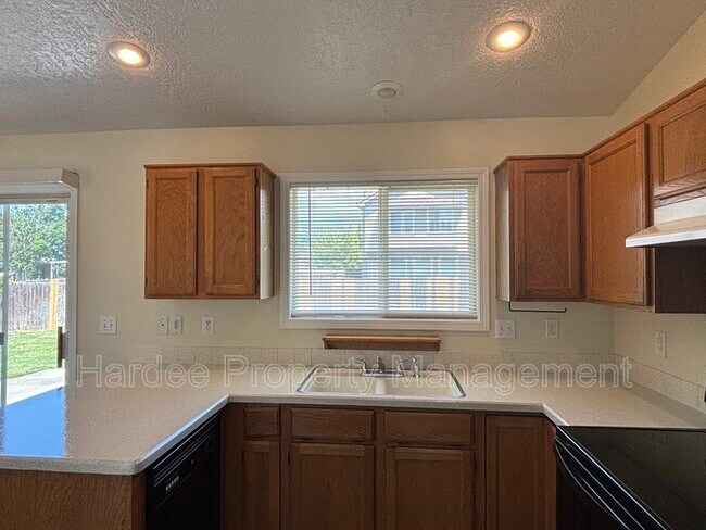 Foto del edificio - 10764 W Goldenrod Ave
