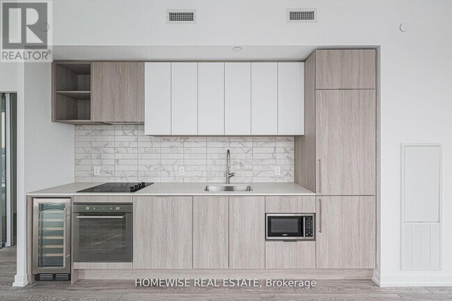 Photo du bâtiment - 2020 Bathurst St