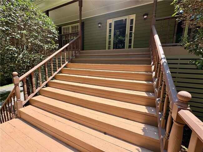 Building Photo - 154 Junaluska Dr