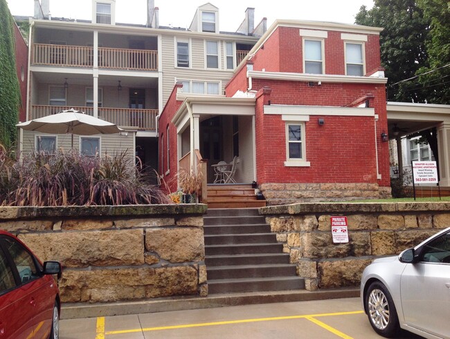 Building rear. patio. parking - 1134 Locust St