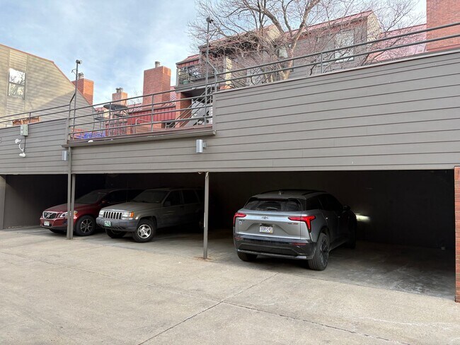 Foto del edificio - Completely Renovated 3 Bed 2 Bath Condo Downtown Pearl.  Brand New Interior!