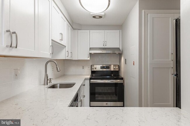 Building Photo - 125 N Lee St