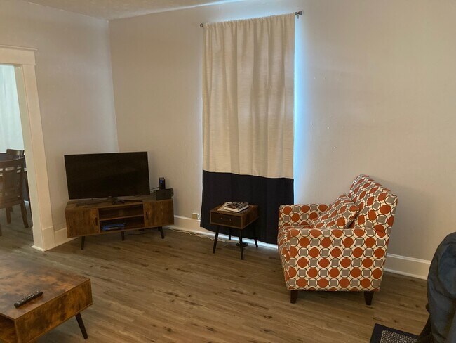 Front Room - 1202 Hoefgen St
