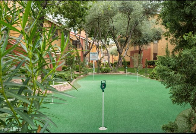 Building Photo - 1 br, 1 bath Condo - Flamingo