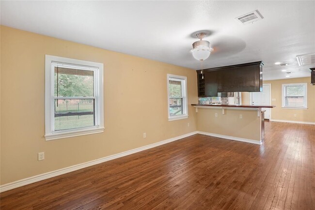 Building Photo - 310 Camp Lillie Rd