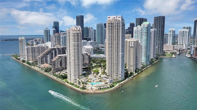 Foto del edificio - 900 Brickell Key Blvd