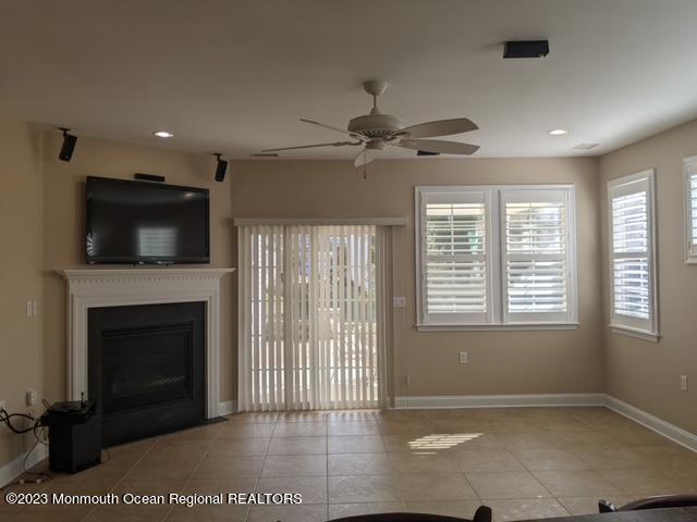 Building Photo - 25 E Raphael Ln