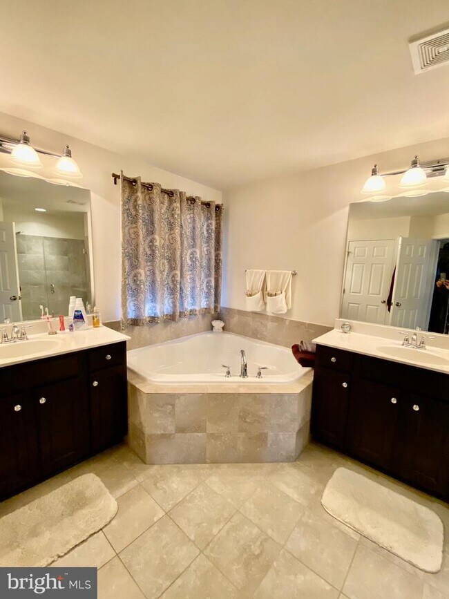 Building Photo - 16010 Eagle Feather Dr