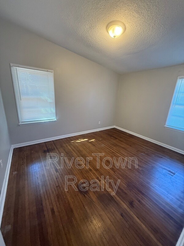 Foto del edificio - 3645 Hendricks Cove