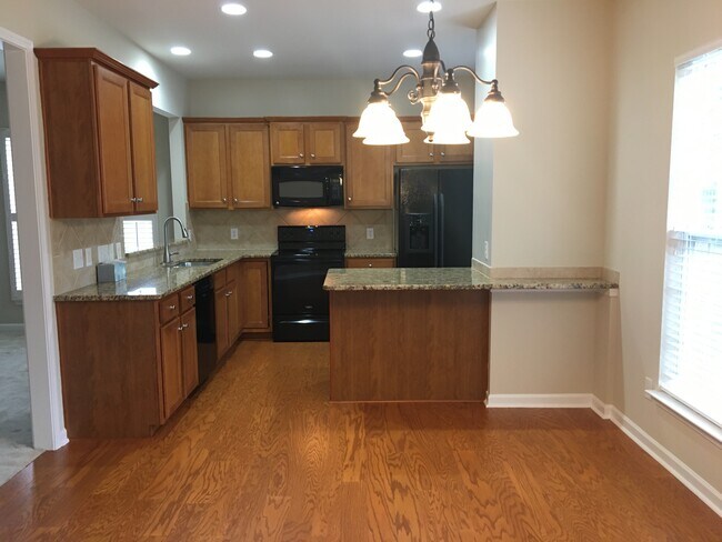Building Photo - 2026 Hudson Ln