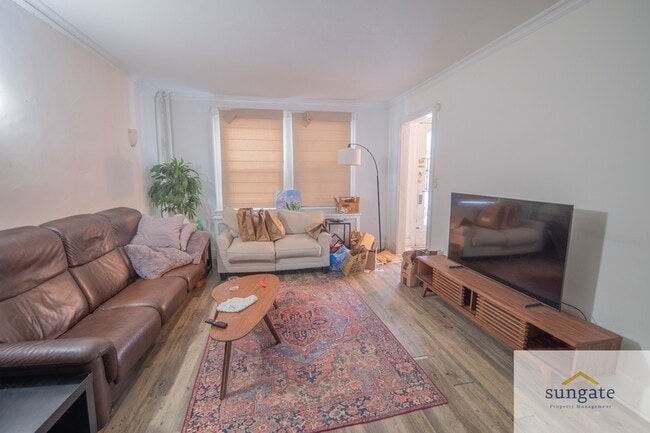 Foto del edificio - 213 E 33rd St