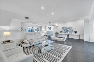 Building Photo - 560 NW 116th St