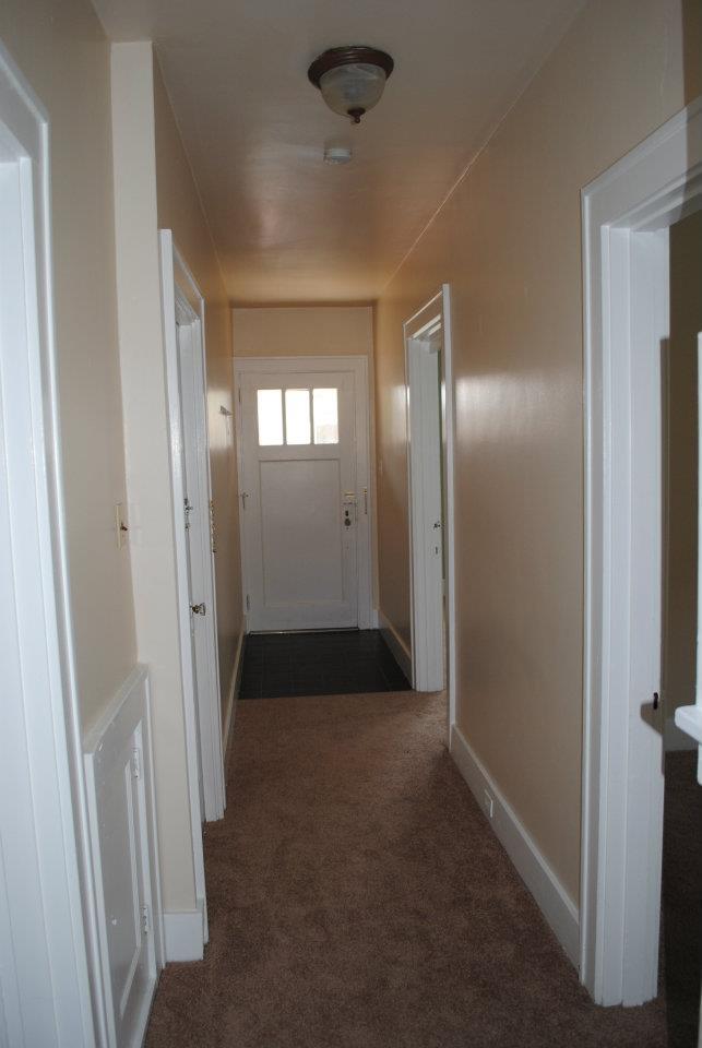 Entry way, front door, hall - 2756 Amman St