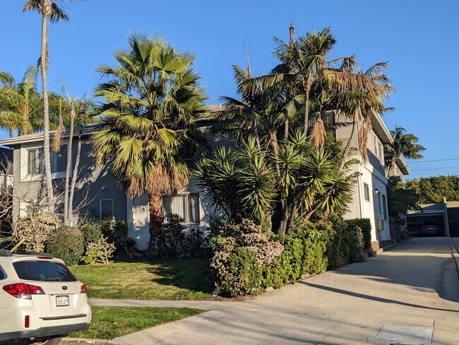 Building Photo - 742 S Plymouth Blvd