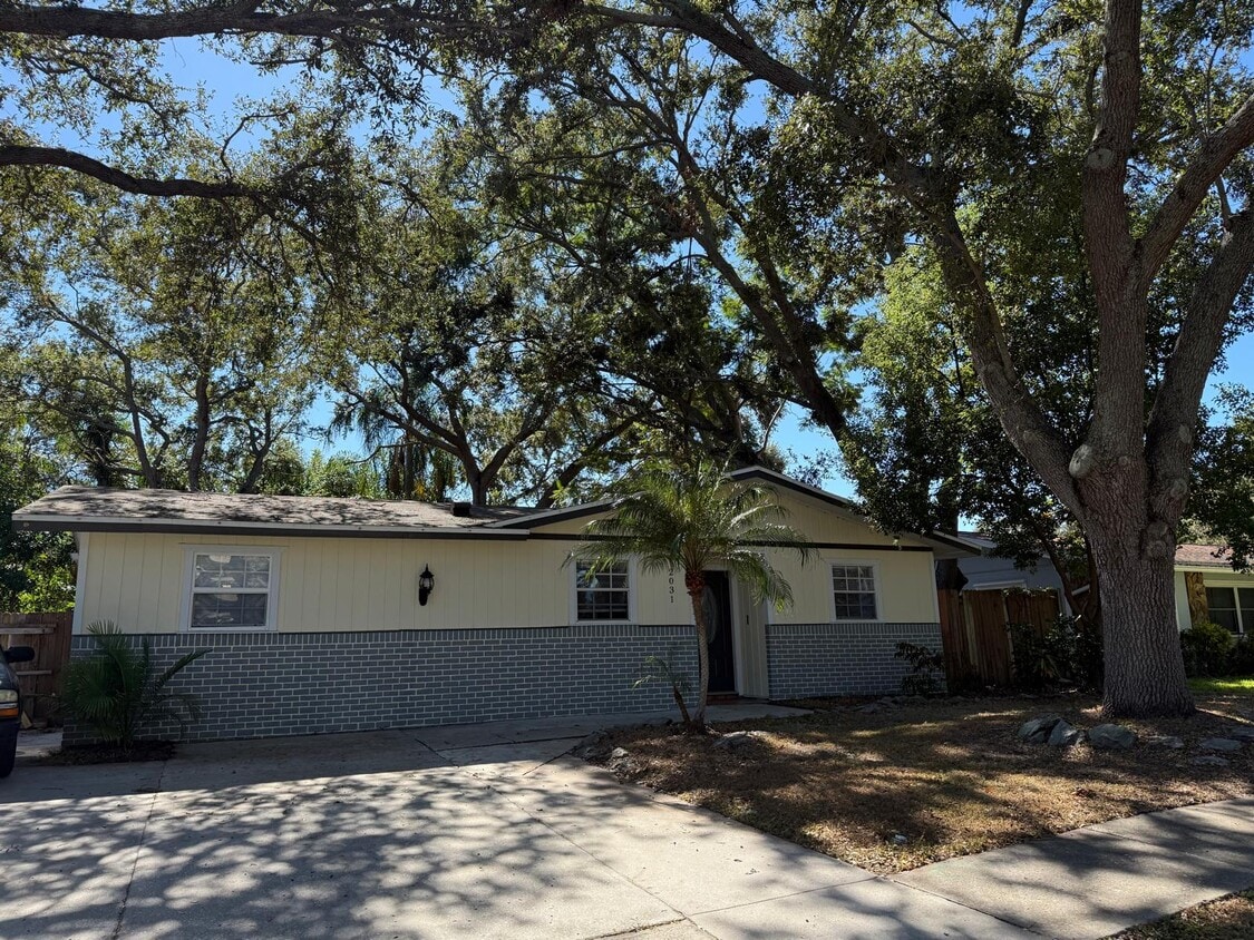 Primary Photo - 2031 Charter Oaks Dr